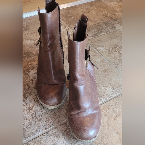 Brown booties - Picture 3 of 5